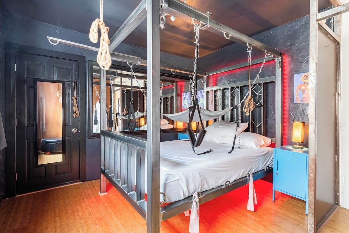 Kink5280, MileHigh Adult Playhouse