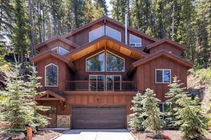 Exterior - 20 Minutes from the Mountain! Family Paradise, Sleeps 14, High-End Interiors (Park City)