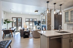 Interior - Modern Mountain Chic Interiors, Large Hot Tub, 5 Min Walk to Lift (Park City)