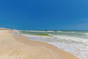 Aan het strand, ligstoelen aan het strand