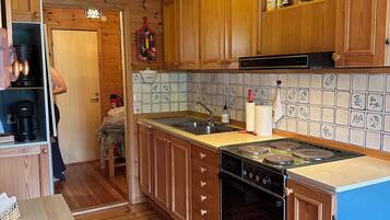 Refrigerador, horno, parrilla de estufa y cafetera y tetera