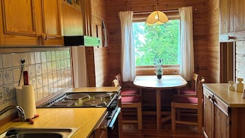 KylskÄp, ugn, spishÀll och kaffe- och tebryggare