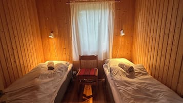 3 habitaciones y ropa de cama