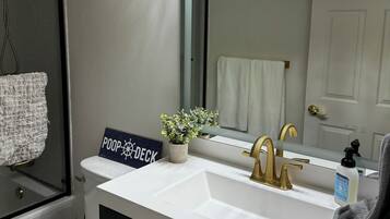 Shower, jetted tub, hair dryer, towels