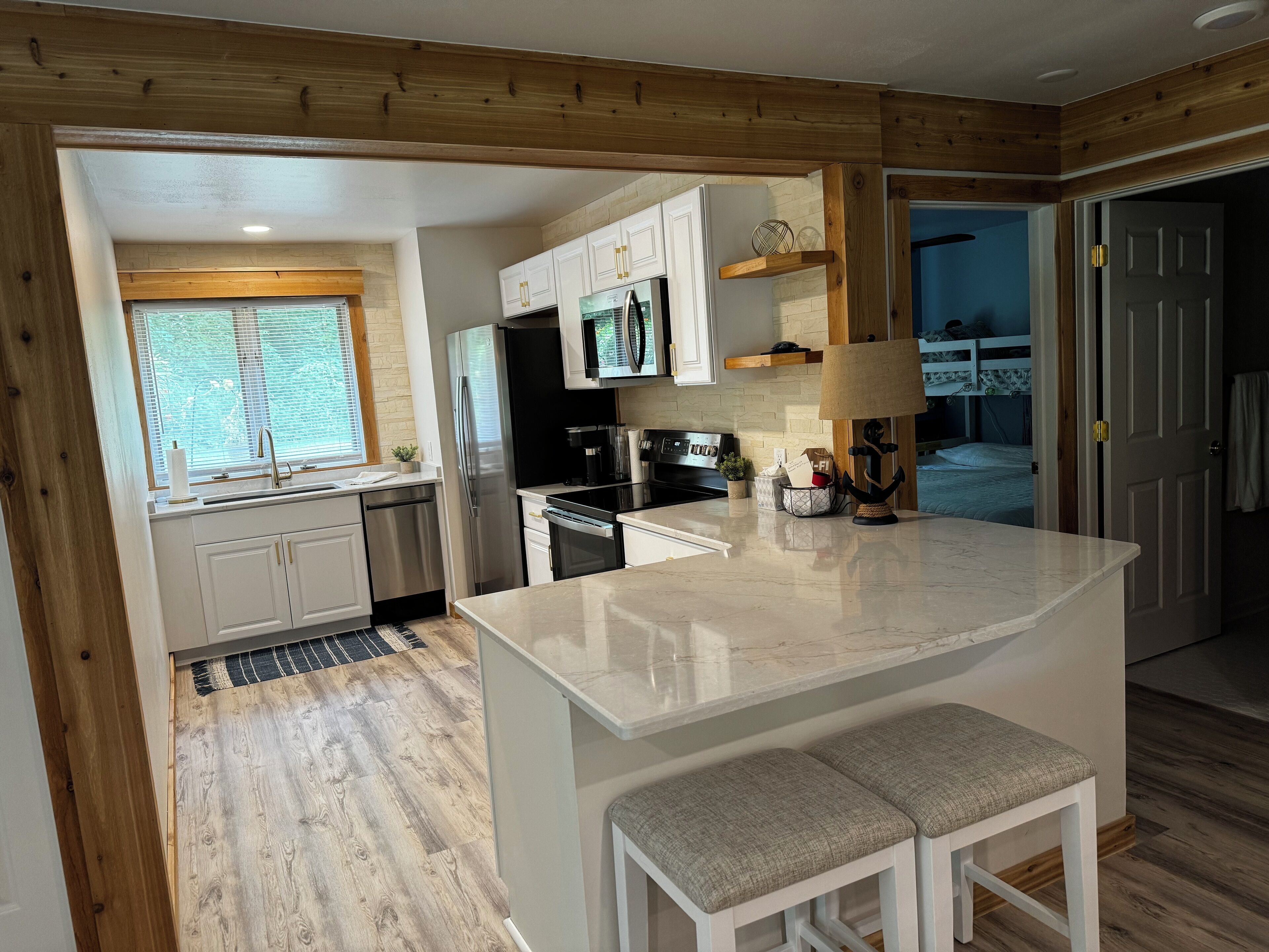 Microondas, horno, parrilla de estufa y lavavajillas 