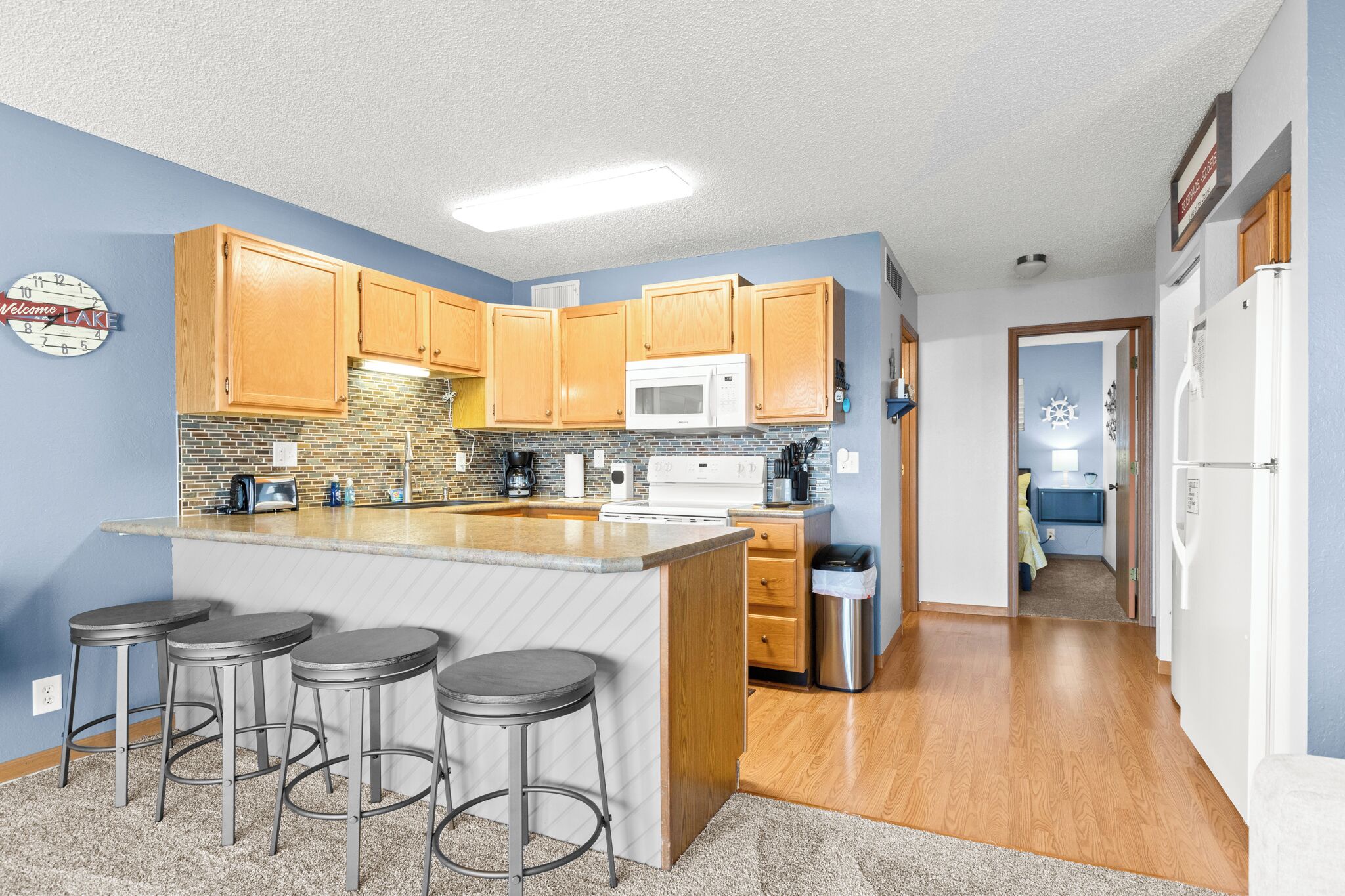 Coffee/tea maker, fridge, microwave, oven