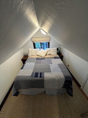 1 bedroom, desk, iron/ironing board, WiFi - Cozy quiet & relaxing hide-a-way in the heart of Sausalito's ‘Hurricane Gulch.’ (Sausalito)