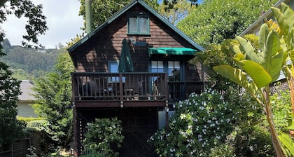 Cozy quiet & relaxing hide-a-way in the heart of Sausalito's ‘Hurricane Gulch.’