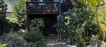 Cozy quiet & relaxing hide-a-way in the heart of Sausalito's ‘Hurricane Gulch.’