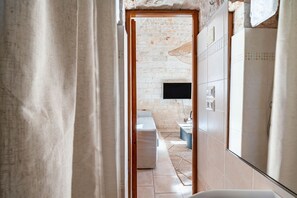 1 chambre, fer et planche à repasser, lit de bébé portatif, Wi-Fi