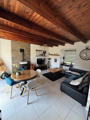 Living area - Charming renovated cottage in Plélo (Plélo)