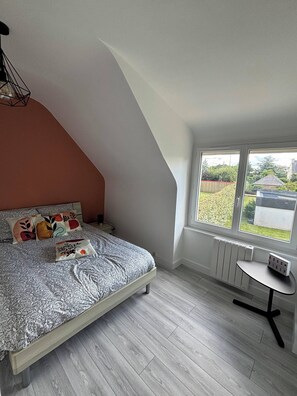 1 bedroom, WiFi, bed sheets - Charming renovated cottage in Plélo (Plélo)