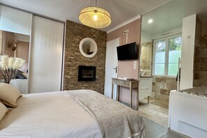 2 makuuhuonetta, vauvan matkasänky, vuodevaatteet