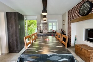 Dining - Terre & Merveilles 1, country house with 1 jacuzzi for 4 people (FAVIERES)