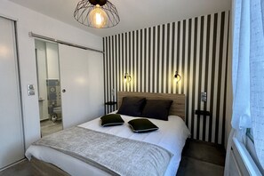 2 chambres, lit parapluie, draps fournis