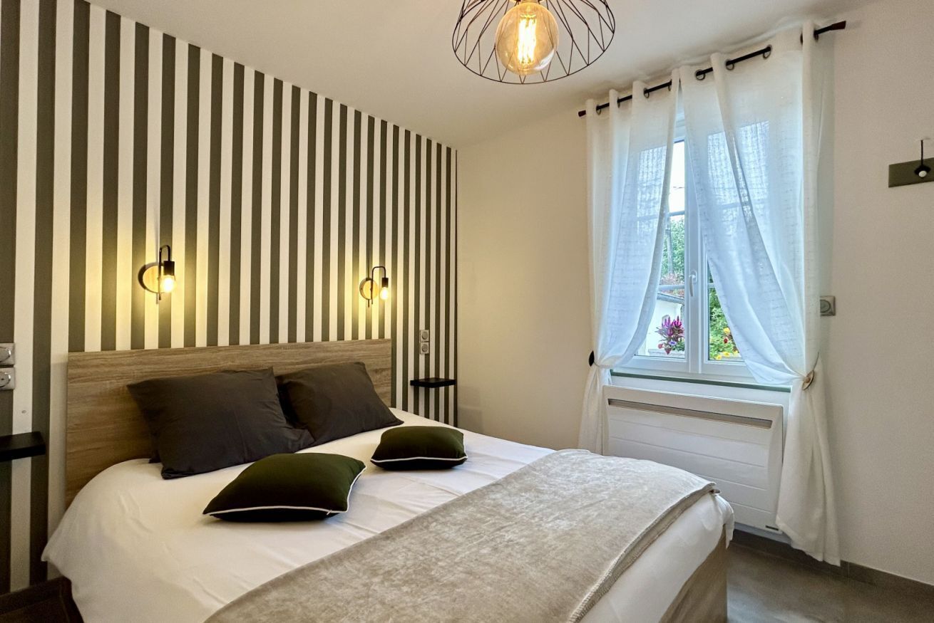 2 chambres, lit parapluie, draps fournis