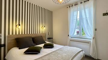 2 chambres, lit parapluie, draps fournis