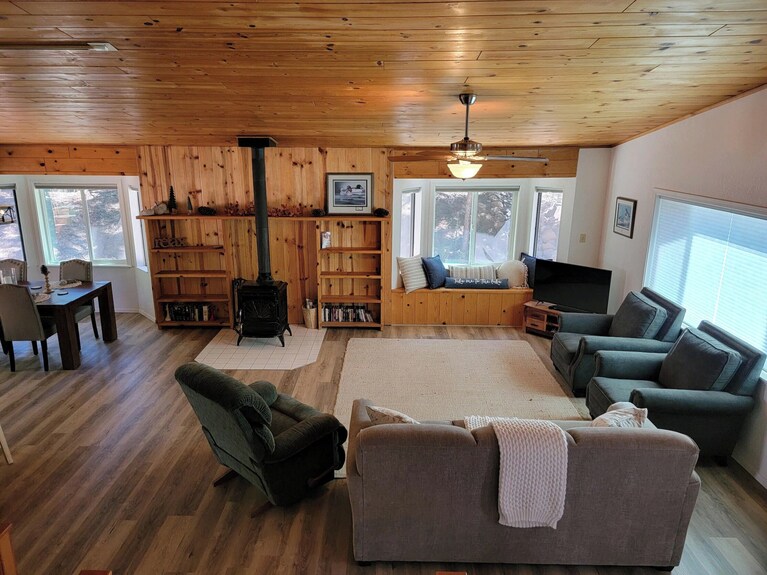 Lake Almanor West Home In A Peaceful Setting Just Minutes From The Lake - Chester, CA