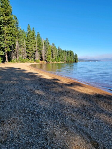 Newly updated Lake Almanor West home just minutes from the lake