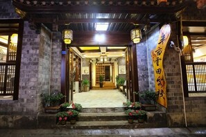 Interior - Banmu Yuntian Inn (Fenghuang County)