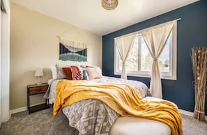 4 bedrooms, desk, iron/ironing board, travel crib