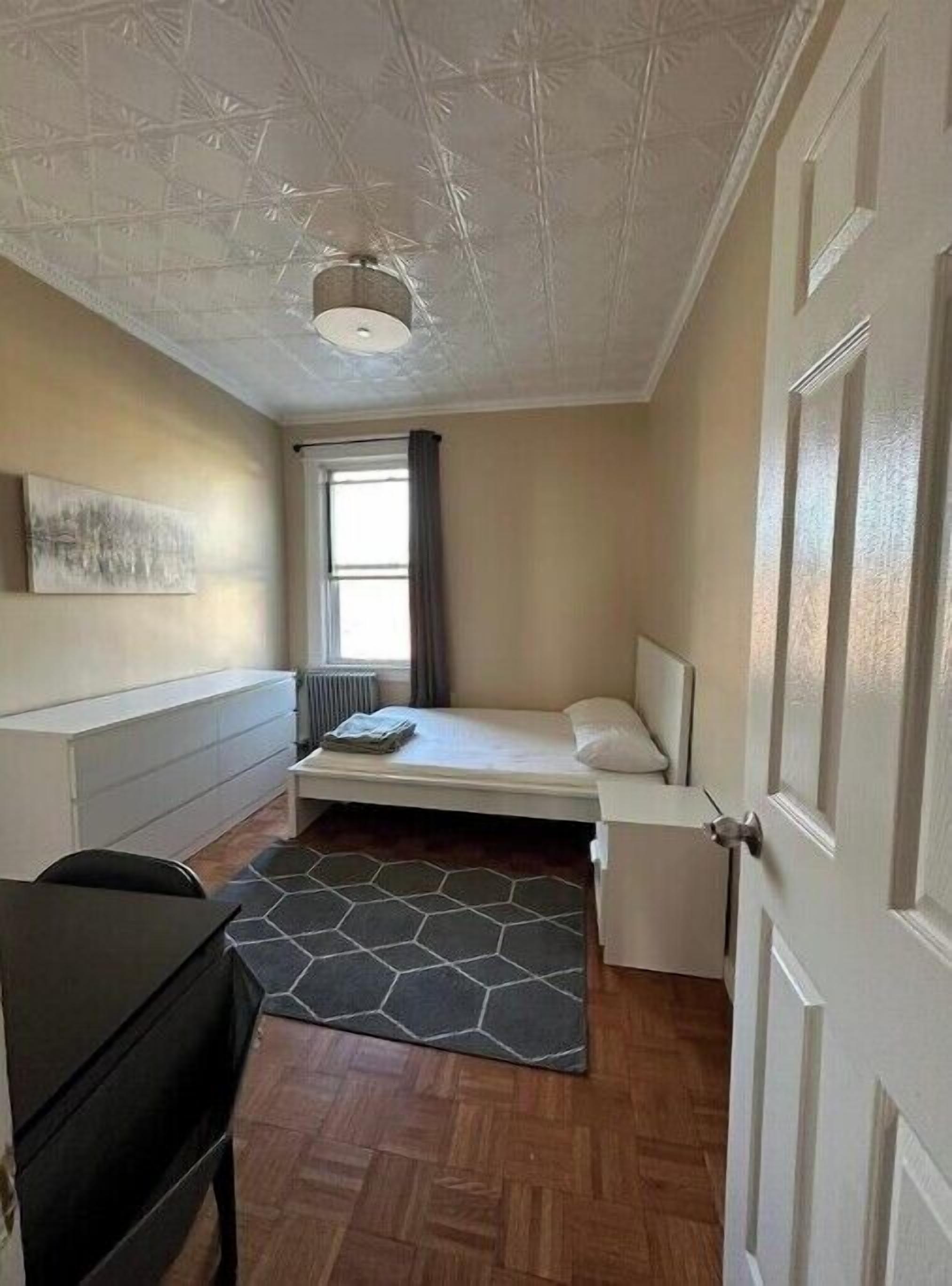 4 slaapkamers, een strijkplank/strijkijzer, wifi, beddengoed