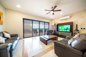 Living area - Beachfront Ocean View Penthouse Surf 408 (Playa del Carmen)