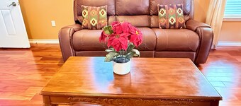 Top-Rated Cozy Home~DFW Hub~AT&T~Six Flags~Airport