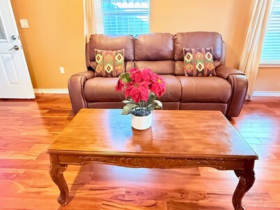 Top-Rated Cozy Home~DFW Hub~AT&T~Six Flags~Airport