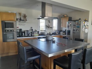 Private kitchen - Maison Avec Piscine en Campagne (Saint michel de lapujade)