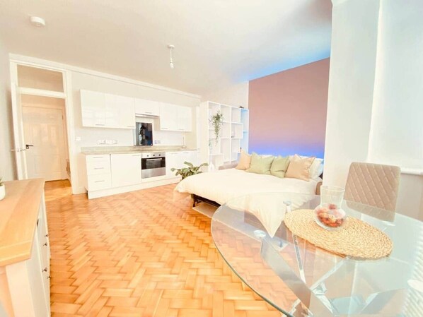 1 makuuhuone, silitysrauta/-lauta, vauvan matkasänky, Wi-Fi