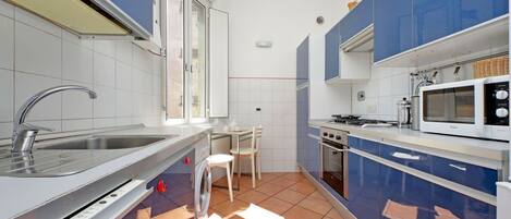 Geladeira, fogão, cooktop, lava-louças