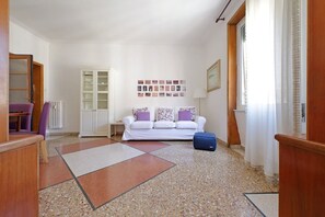 TV - Flaminio, Rome comfortable apartment for 6 (Roma)