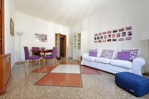 TV - Flaminio, Rome comfortable apartment for 6 (Roma)