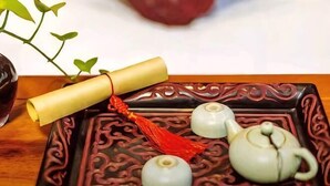 A traditional tea set on a decorative tray. - Yongyichang Inn (Pingyao County)