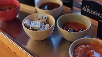 Dagelijks ontbijtbuffet (EUR 15 per persoon)