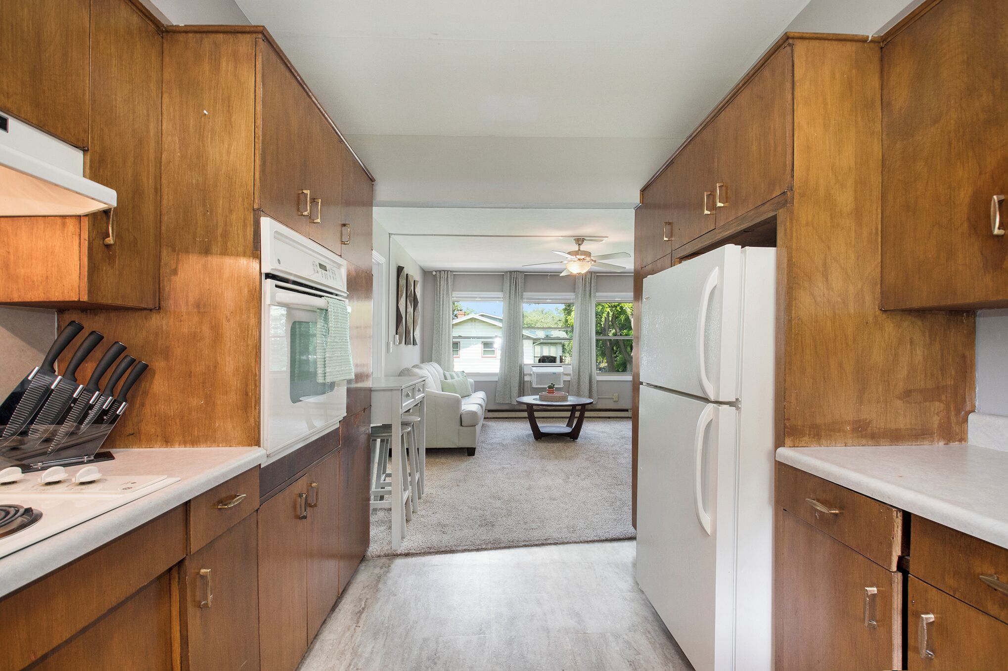 Frigorifero, microonde, forno, piano cottura