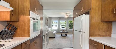 Refrigerador, microondas, horno y parrilla de estufa