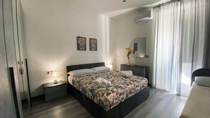 2 室のベッドルーム、アイロン / アイロン台、WiFi (無料)、ベッドシーツ