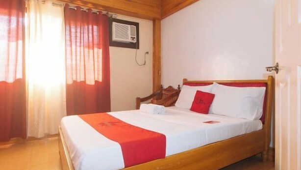 Room - RedDoorz @ Farm Side Hotel Laoag City (Laoag)