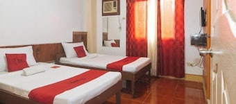 RedDoorz @ Farm Side Hotel Laoag City