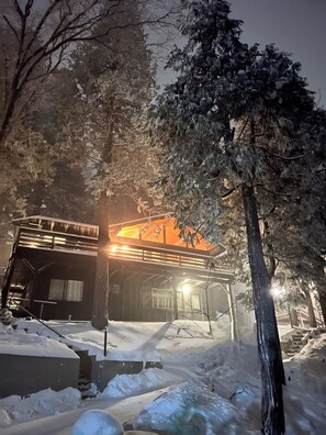 Exterior - Fam+Pet Friendly - Peaceful Cozy Chalet Near Town (Crestline)