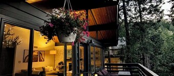 Fam+Pet Friendly - Peaceful Cozy Chalet Near Town
