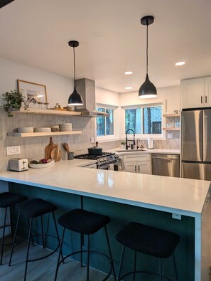 電子レンジ、オーブン、コンロ、食器洗い機