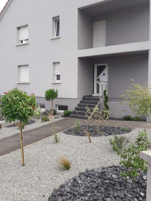 Exterior detail - Cigogne, Villa Spacieuse en Alsace (Uffholtz)