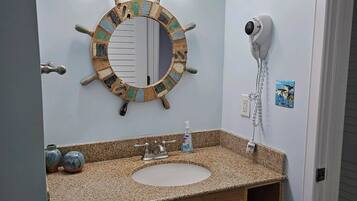 HÄrtork, handdukar och toalettpapper