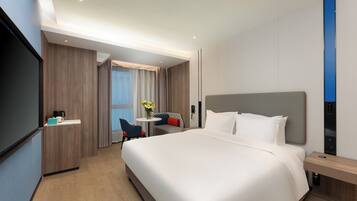 1 bedroom, premium bedding, down comforters, desk