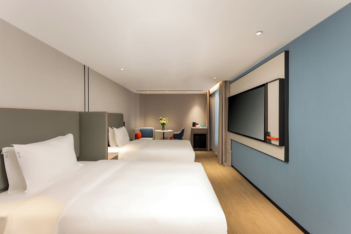 1 bedroom, premium bedding, down duvets, desk