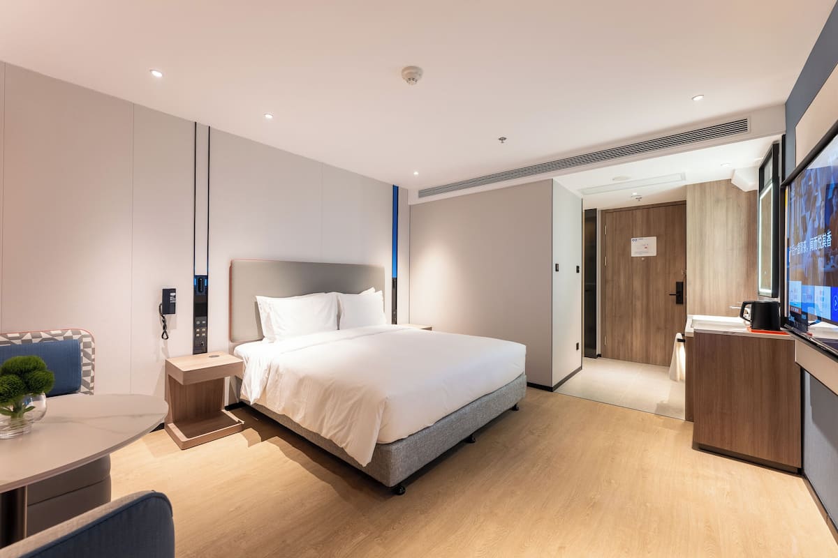 1 King Standard (Rooms has windows Randomly) | 1 bedroom, premium bedding, down duvets, desk