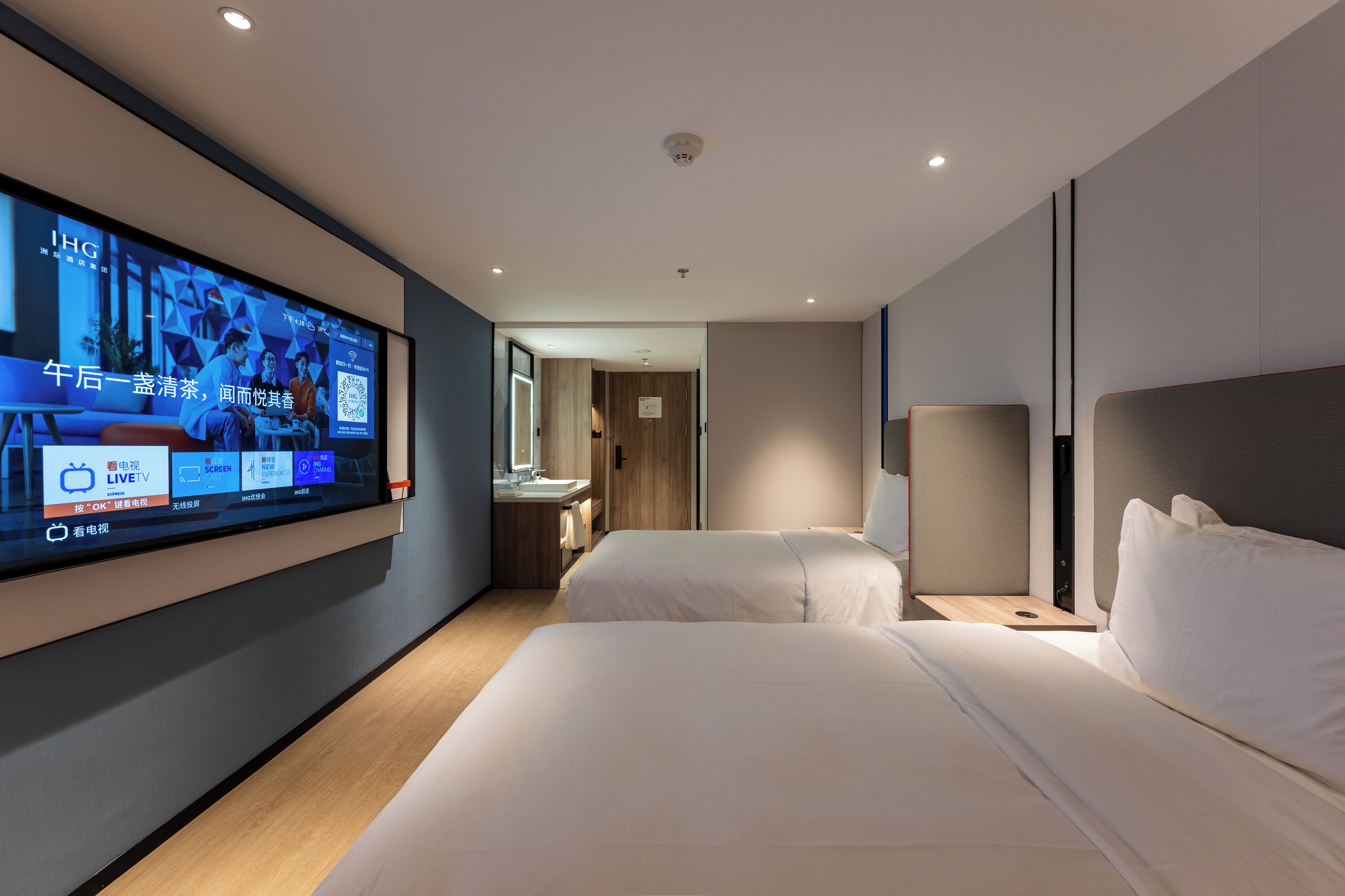 Photo - Holiday Inn Express Shanghai Jing'an Temple by IHG